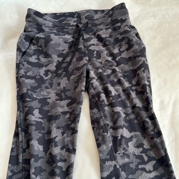 Lululemon Camo Ready to Rulu Joggers 6 - Picture 6 of 9